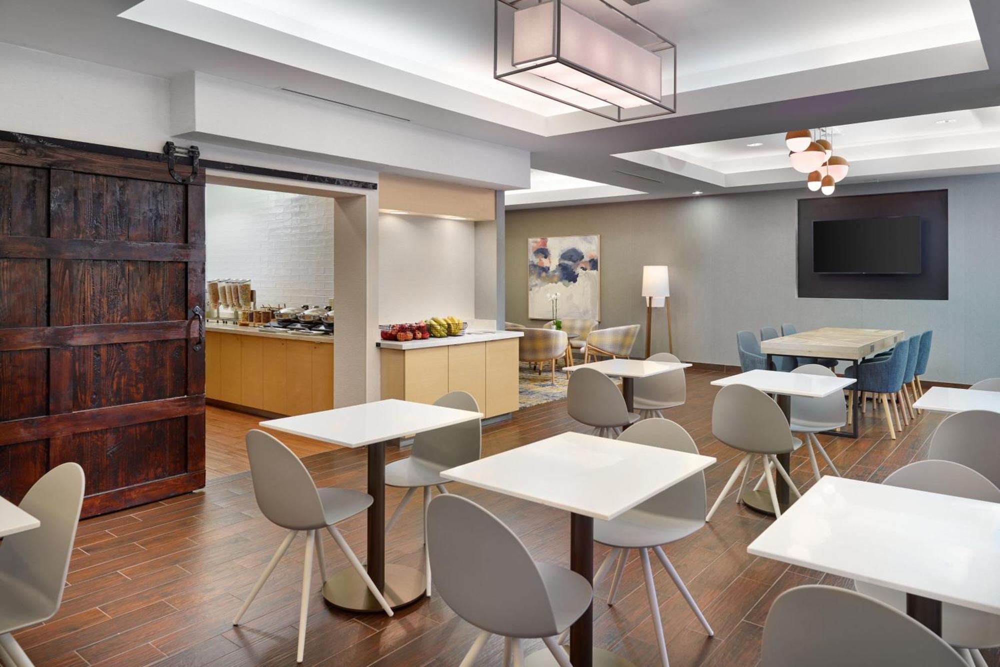 Towneplace Suites By Marriott Ньюнен Экстерьер фото