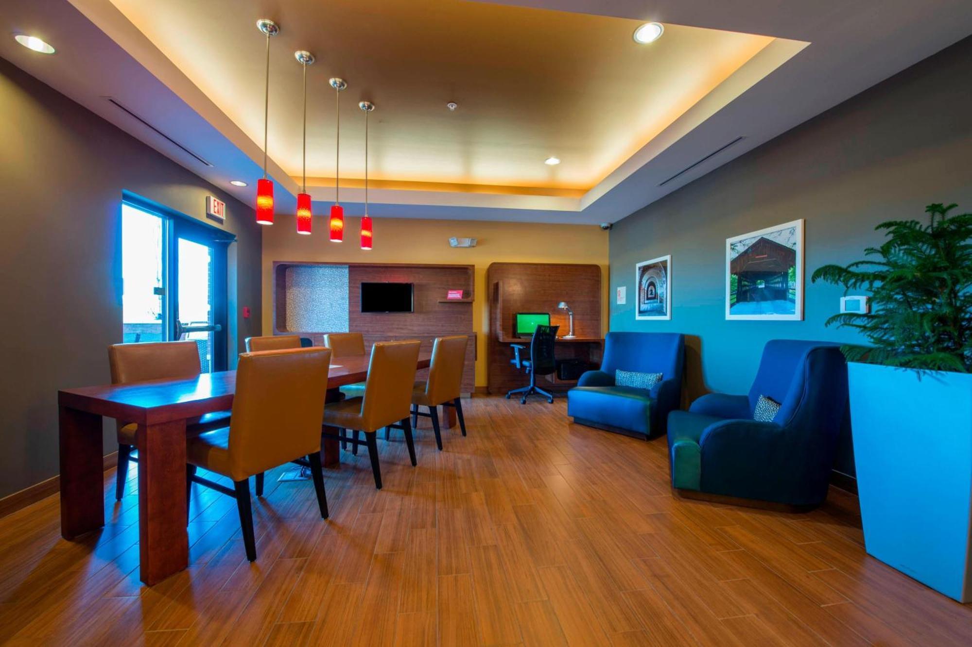 Towneplace Suites By Marriott Ньюнен Экстерьер фото